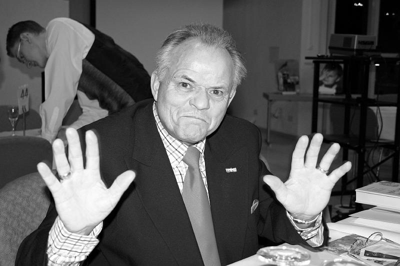 IMG_1986_bw.jpg